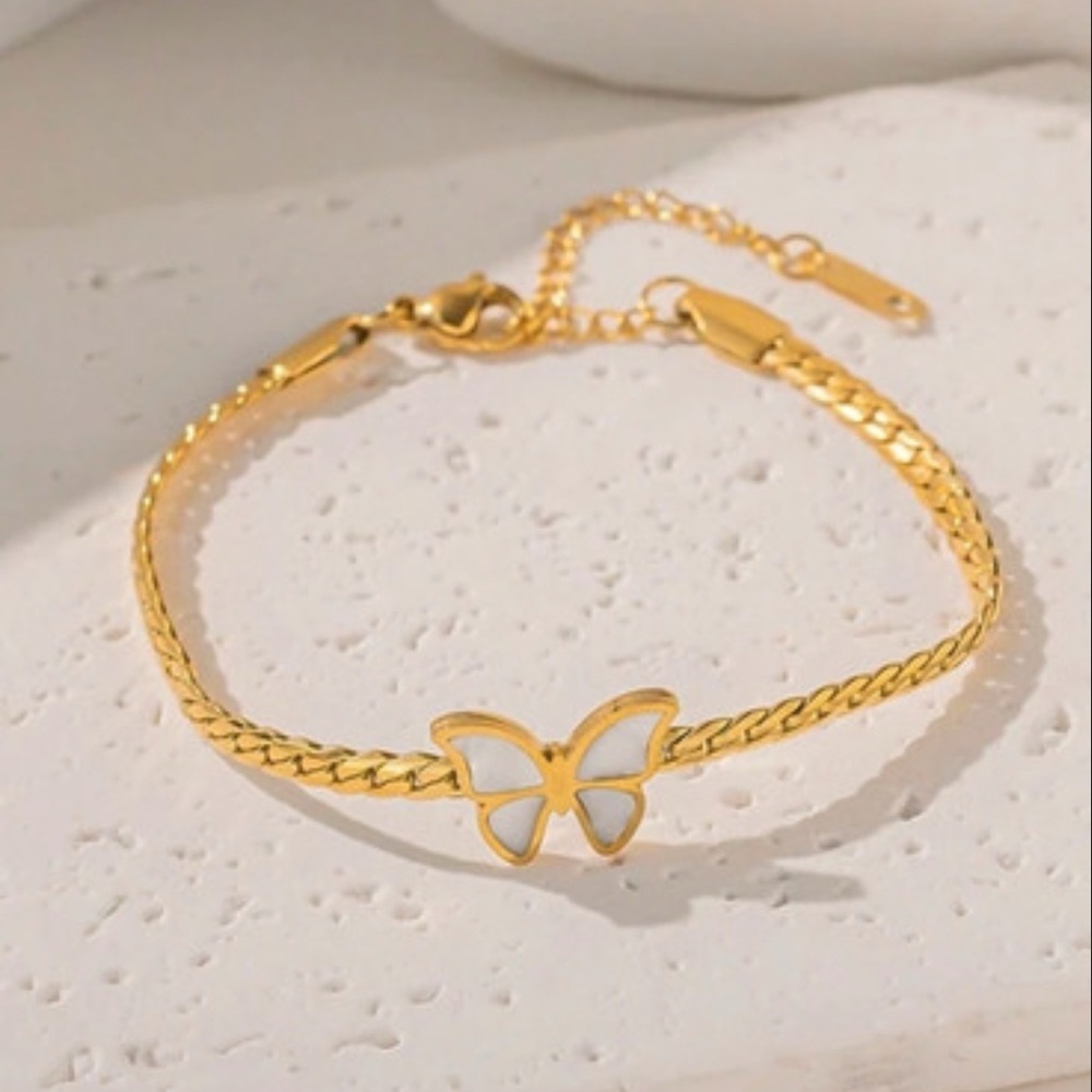 Fashion Jewelry Gold and White Butterfly Necklace Set NWT - Picture 4 of 9